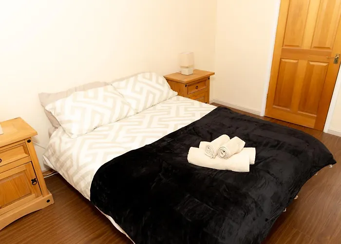 Cosy Turkey Oak Flat In Hackney