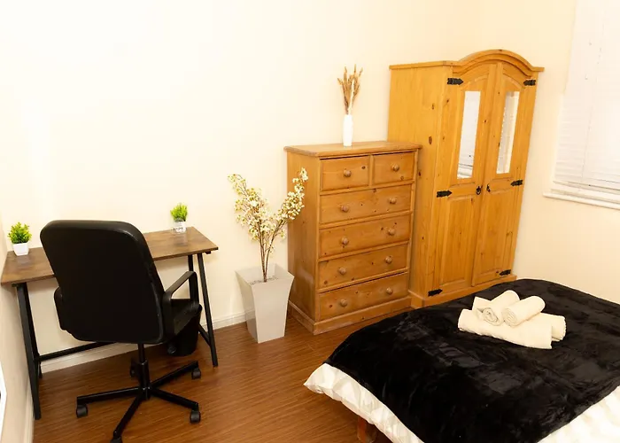Cosy Turkey Oak Flat In Hackney